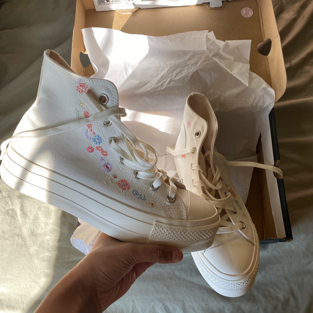 📍SOLD📍Wmns Platform Converses sz8